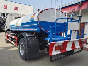 xe phun nước rửa đường 9 khối chenglong